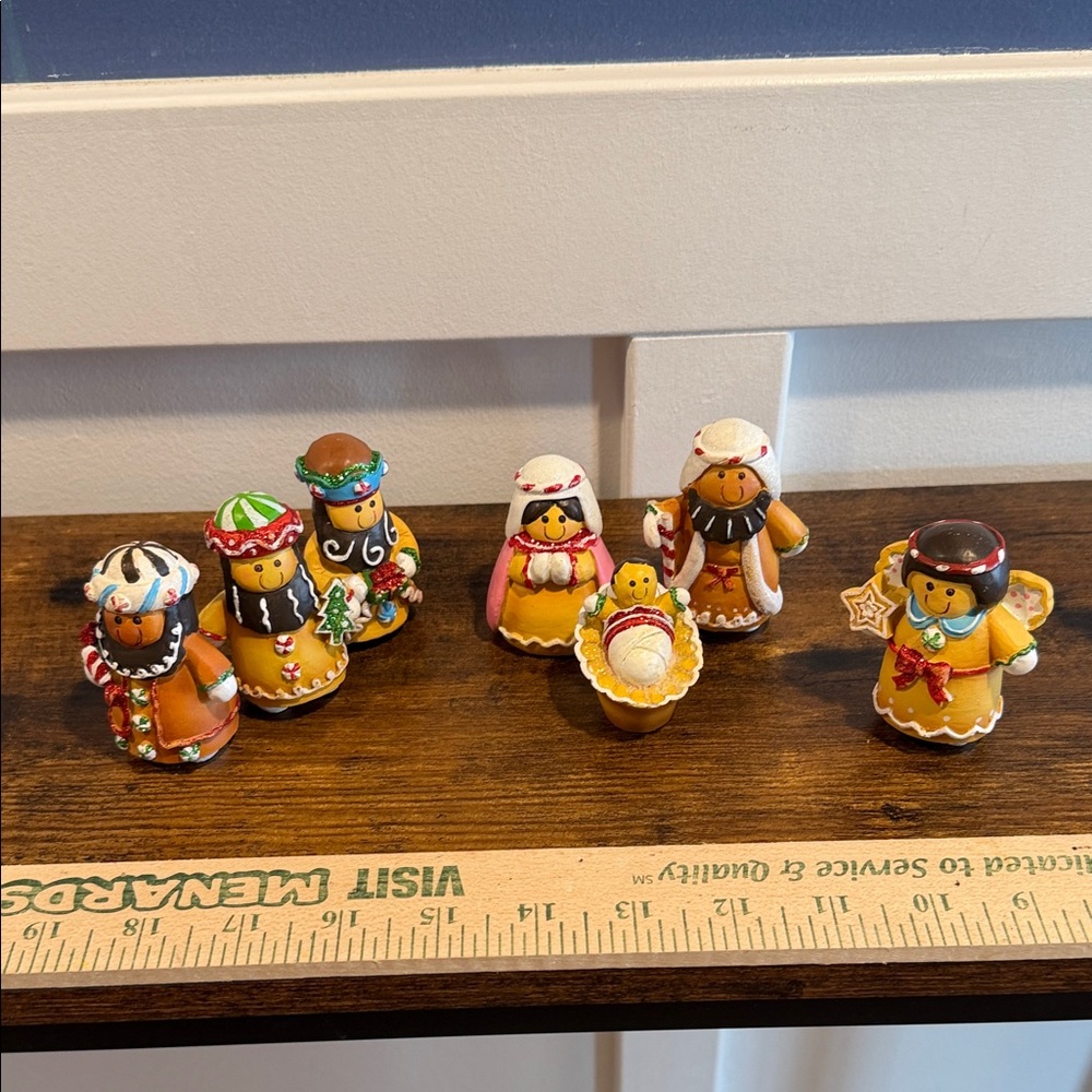 Gingerbread Nativity Figurine Set - Picture 7 of 9